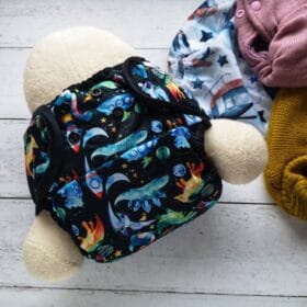 Little Rhino fitted krojena plenička + Mama Koala prekrivne hlačke