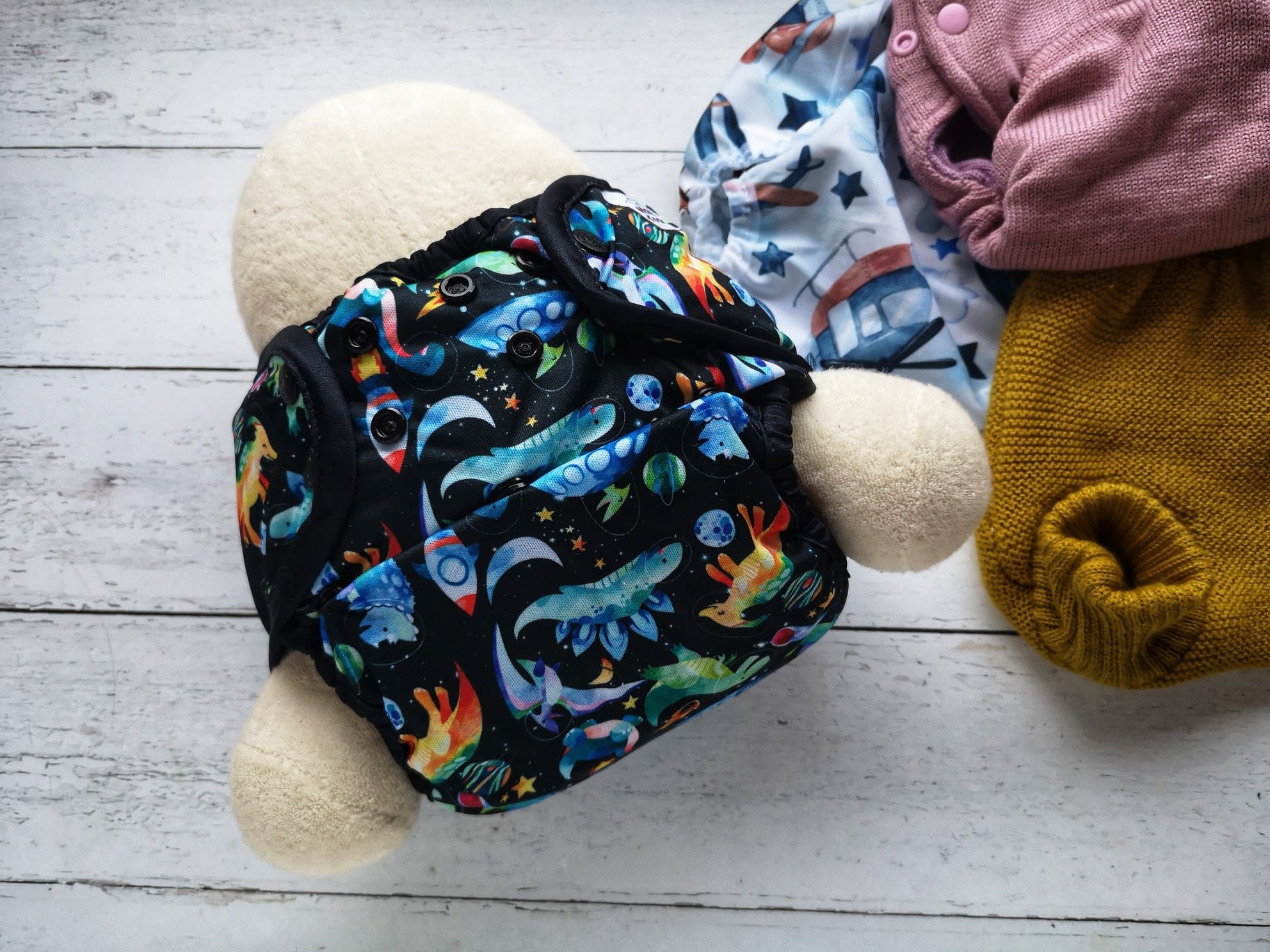 Little Rhino fitted krojena plenička + Mama Koala prekrivne hlačke